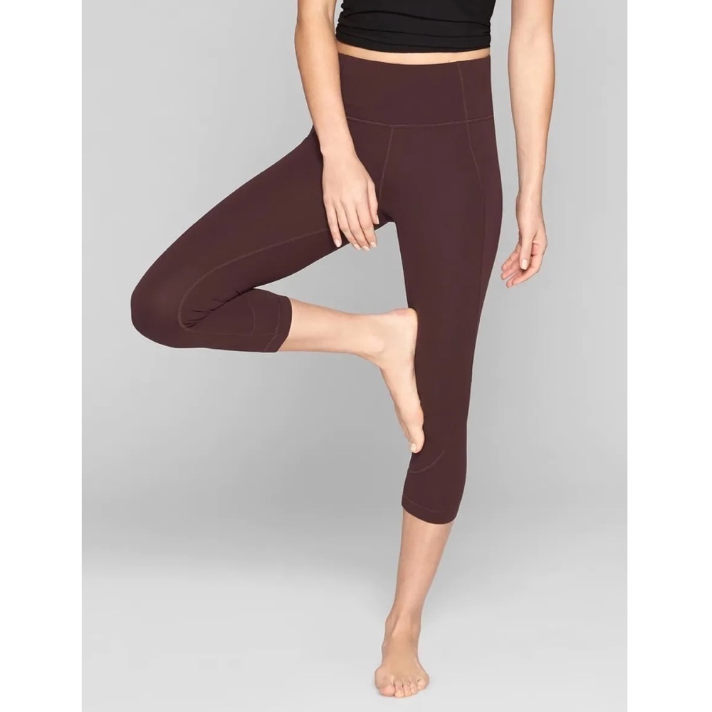Athleta Salutation Capri Maroon Powervita Mid-Rise Cropped Leggings 591383 EUC S
